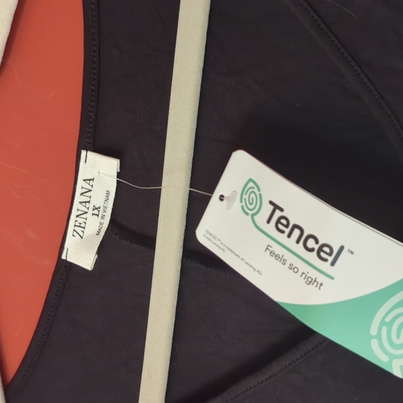 ⭐ NWT Zenana Black Tencel Soft Top - Picture 2 of 5